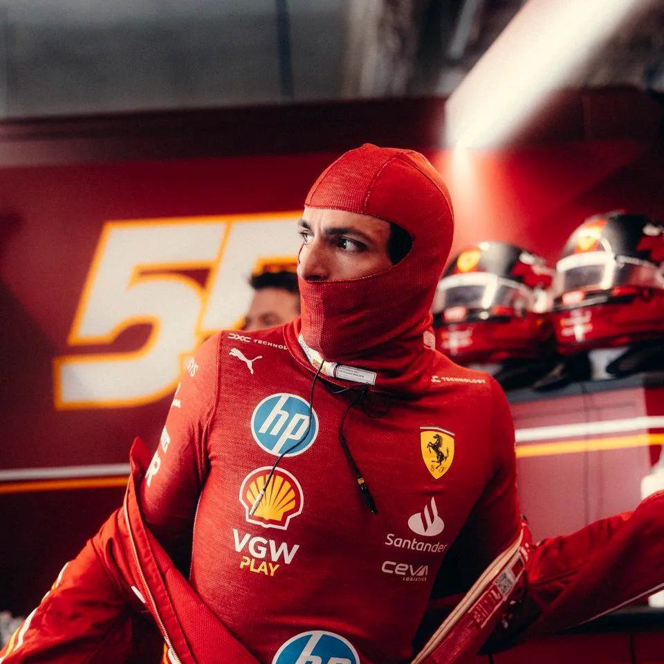 梅赛德斯轻取雷诺车队,塞恩斯关键制胜 梅赛德斯轻取雷诺车队,塞恩斯关键制胜