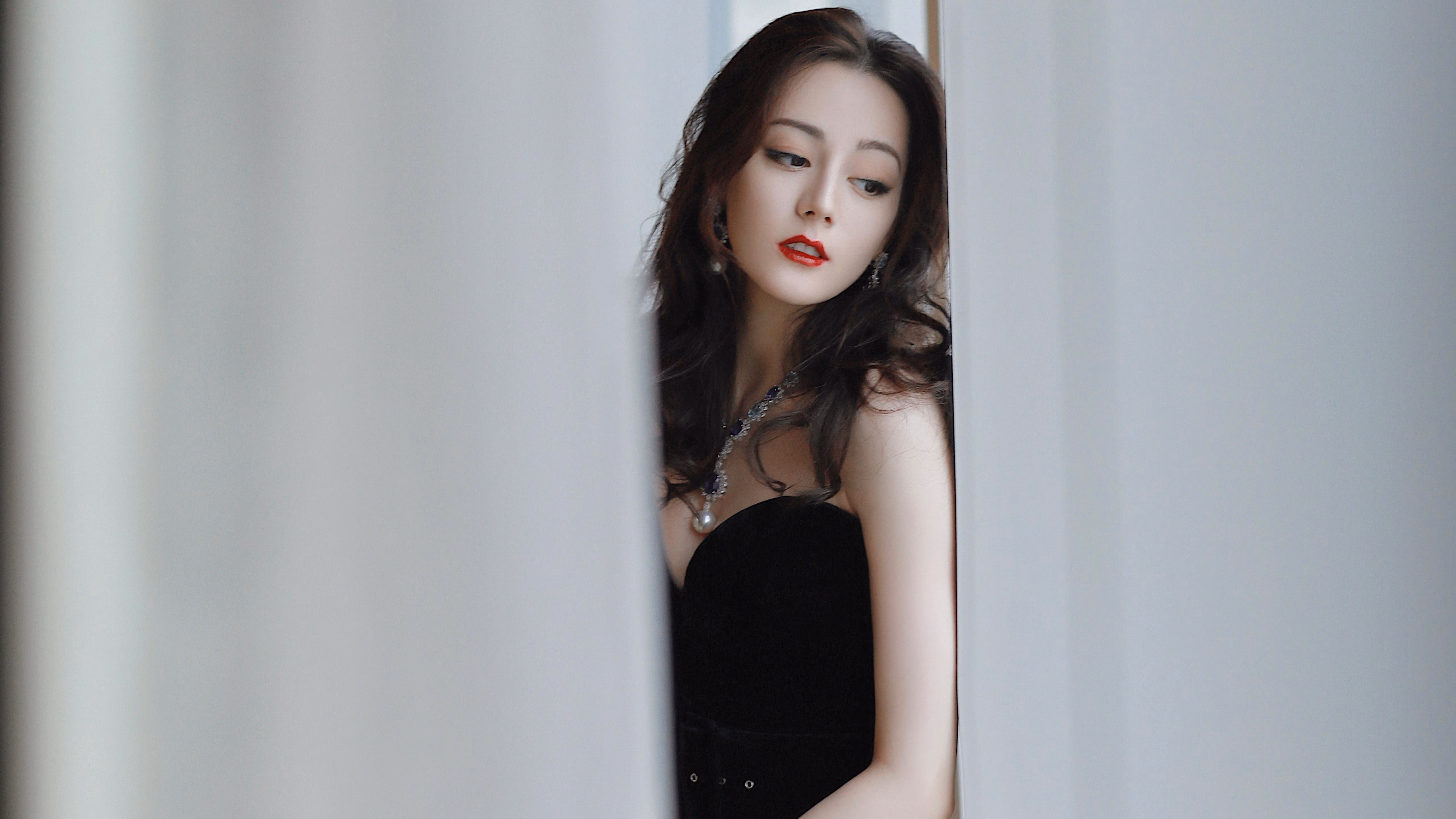 爱游戏tv-看到您的需求，我们来一起构思一篇既有戏剧冲突又突出个人英雄主义的文章