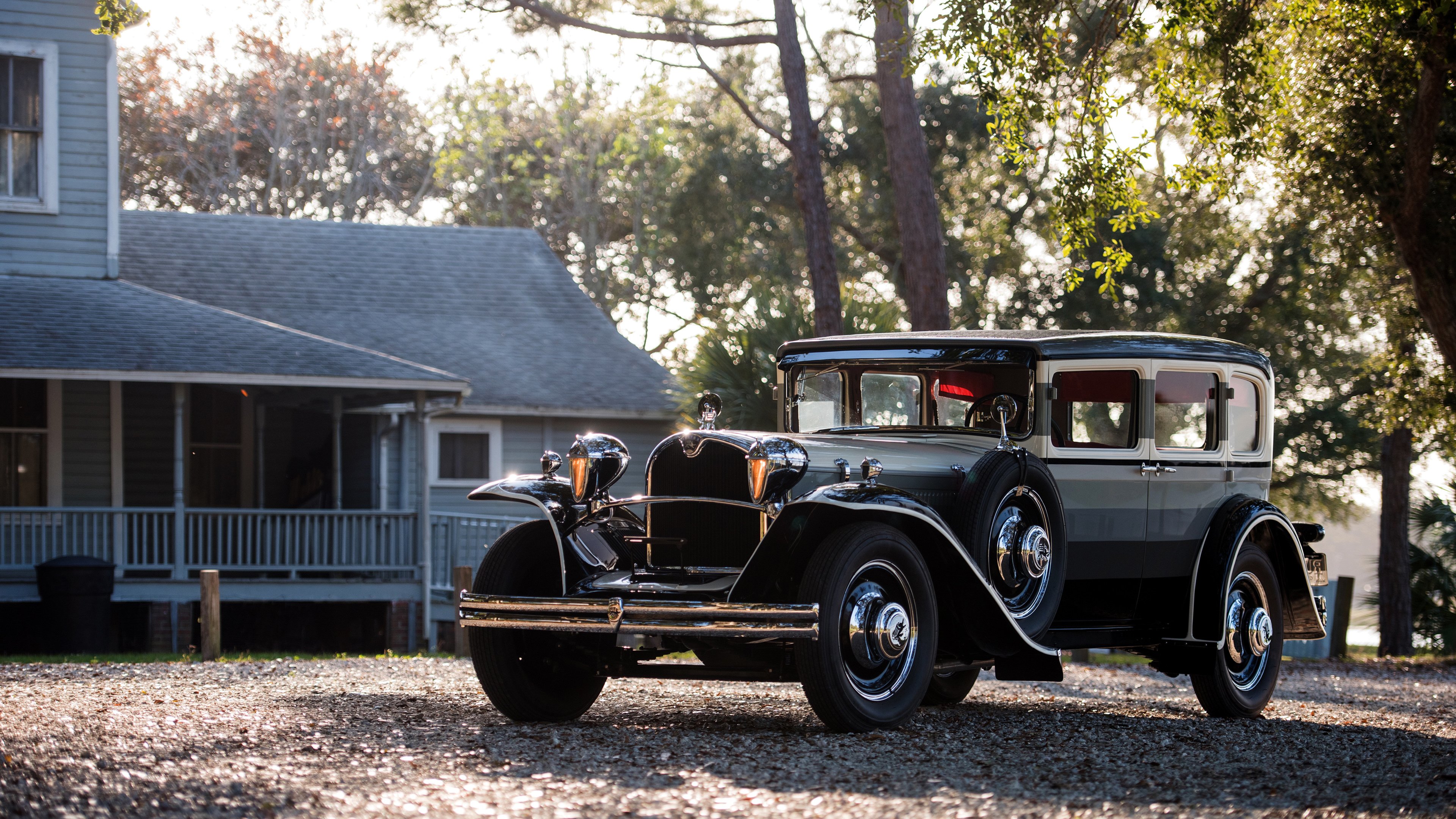 时间线上的巧合,当足球绝境与赛道智慧在同一天上演