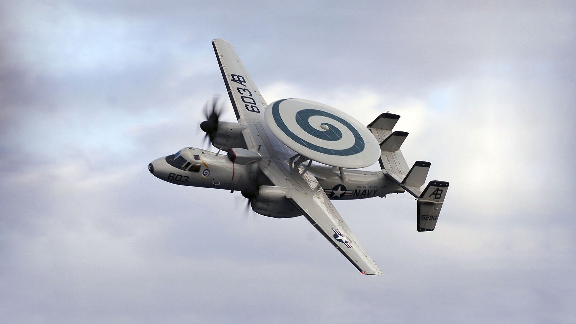 爱游戏娱乐-他不是队长，但所有人都看见他沉默的统帅力