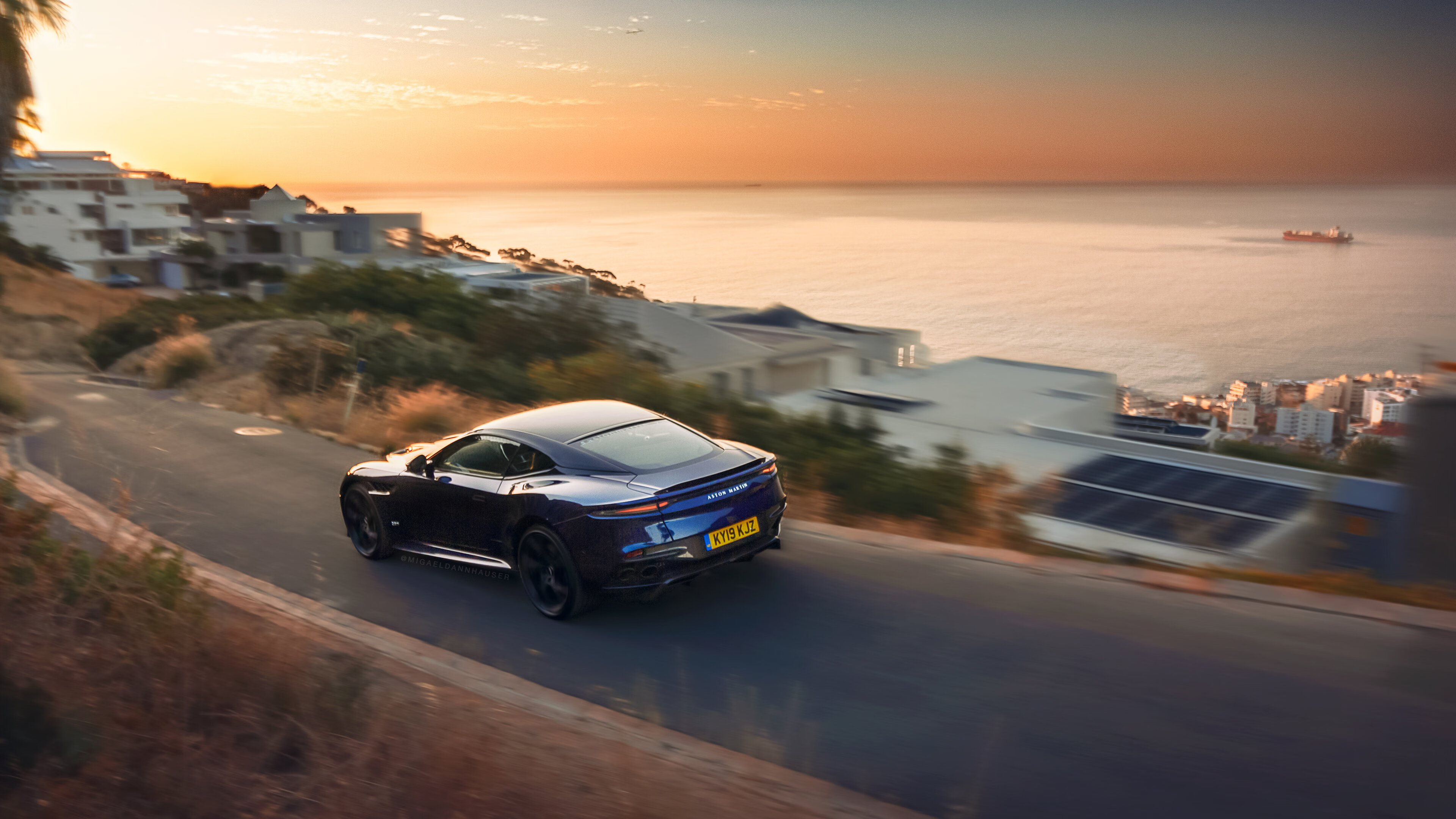 中距离绝响，当德罗赞用21世纪的古董技艺熄灭独行侠在三分如雨的时代，德罗赞用一场近乎偏执的中距离表演，为旧日篮球美学写下注脚。这不仅是热火与独行侠的战术对决，更是两种篮球哲学在赛场的短兵相接